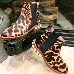 NWOT...Louise etc Cie Ankle bootie boots size 6.5